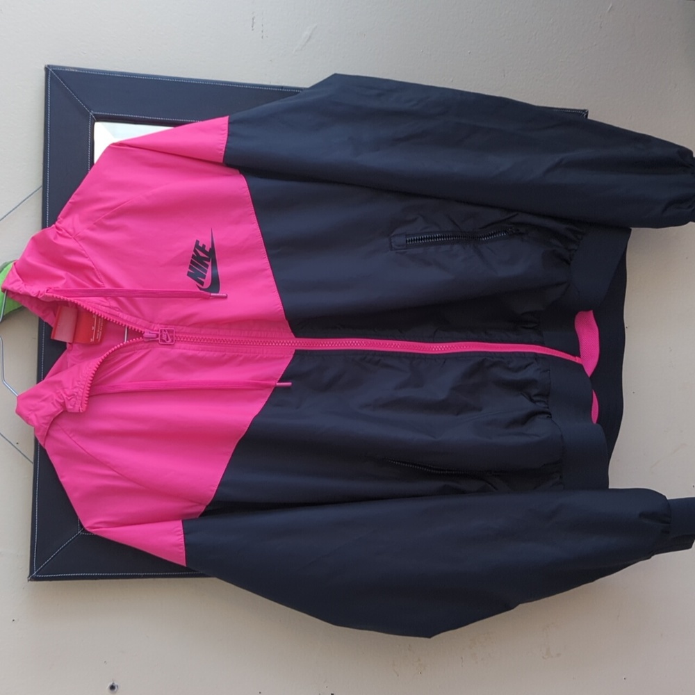Nike windrunner--size medium